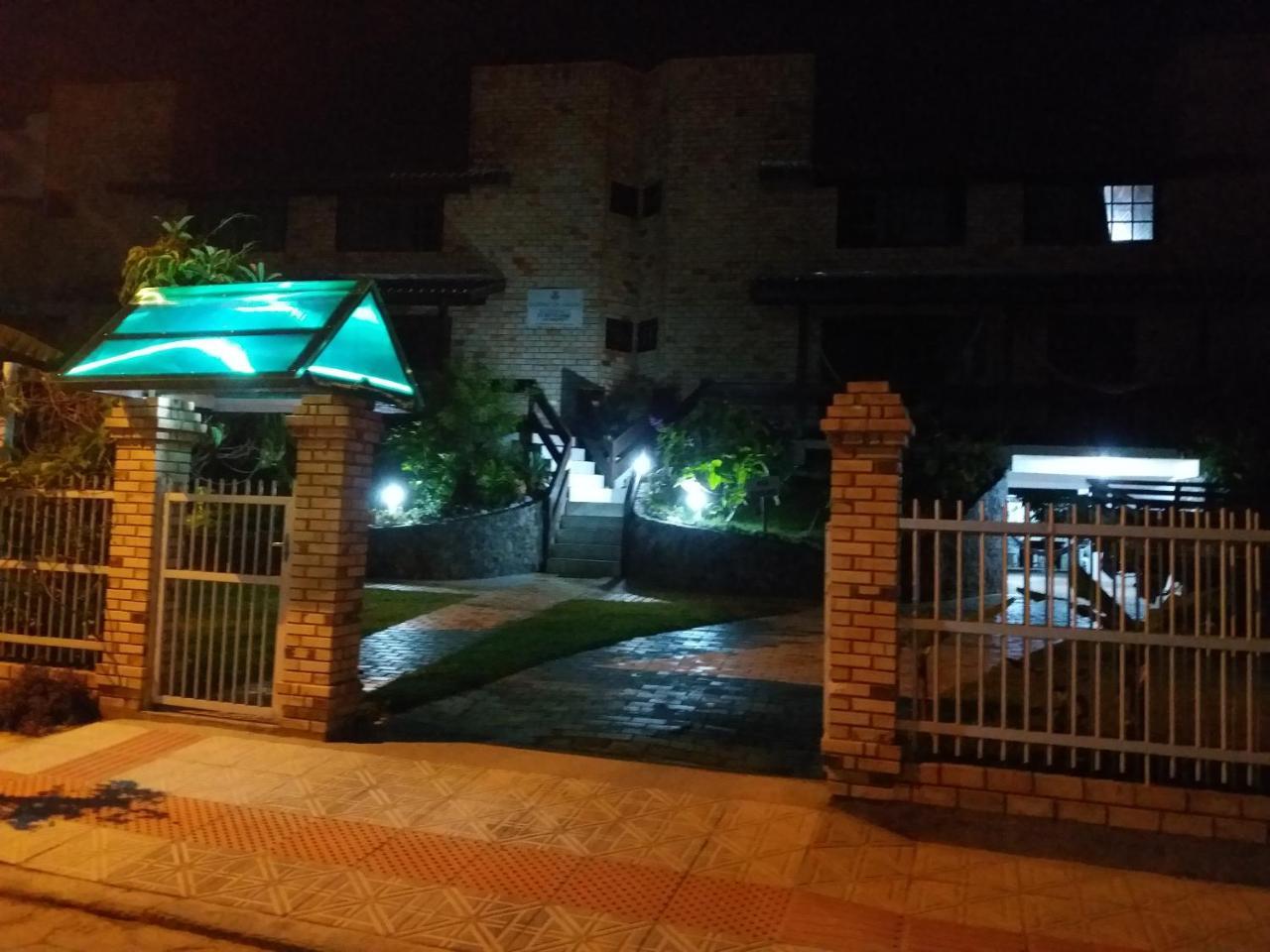 Jardim Da Lagoa Casas De Aluguel De Temporada Гаропаба Екстериор снимка
